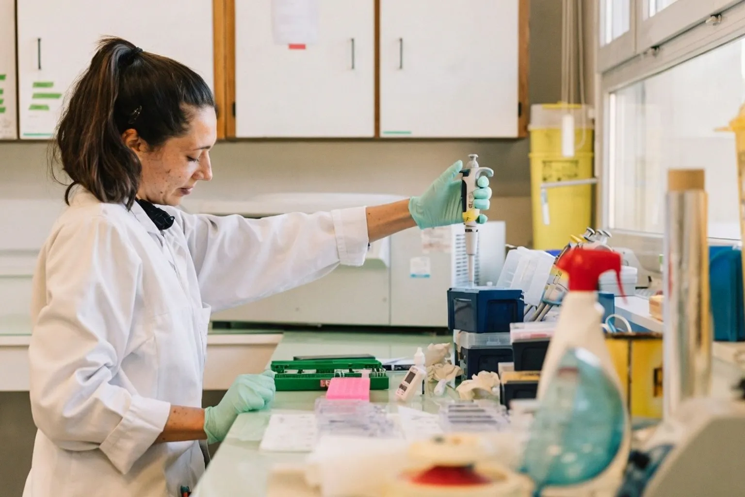 Recherche médicale : les défis budgétaires de l'Inserm et leurs impacts cliniques